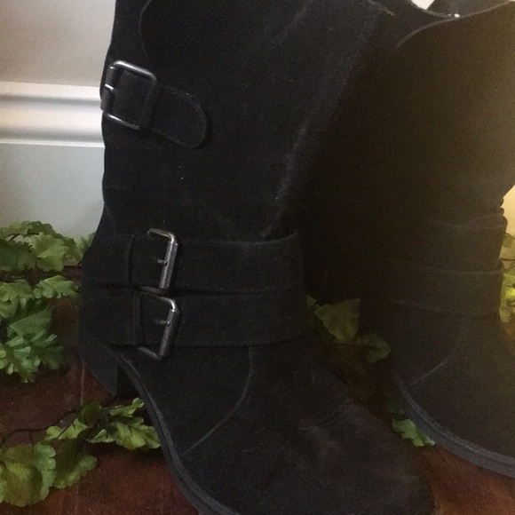 Black boots with buckles - Picture 2 of 2